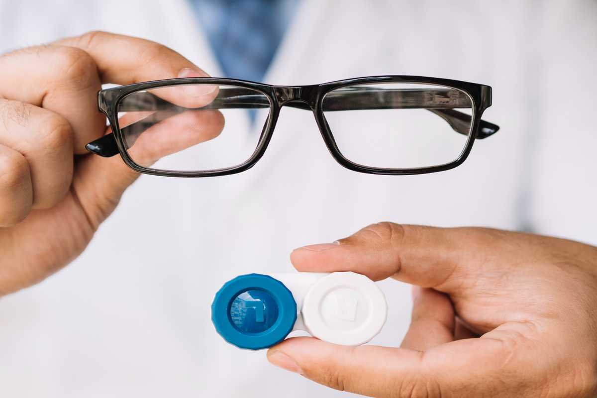contact lenses vs glasses